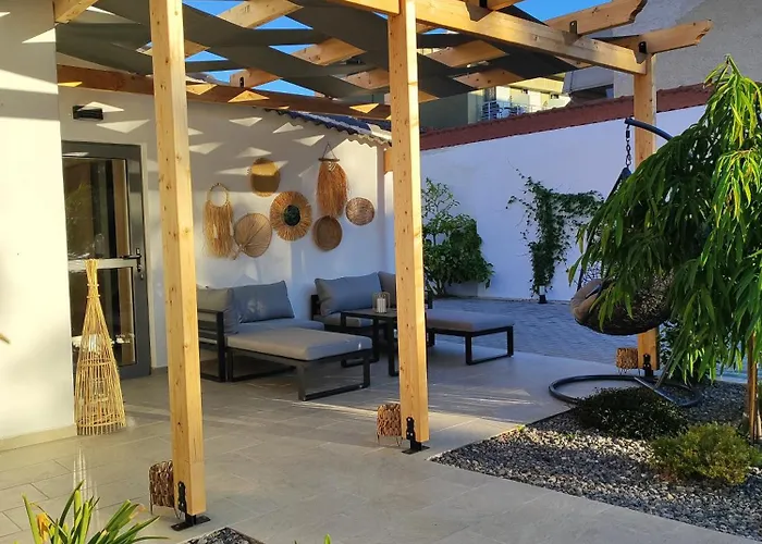Centro Stone House