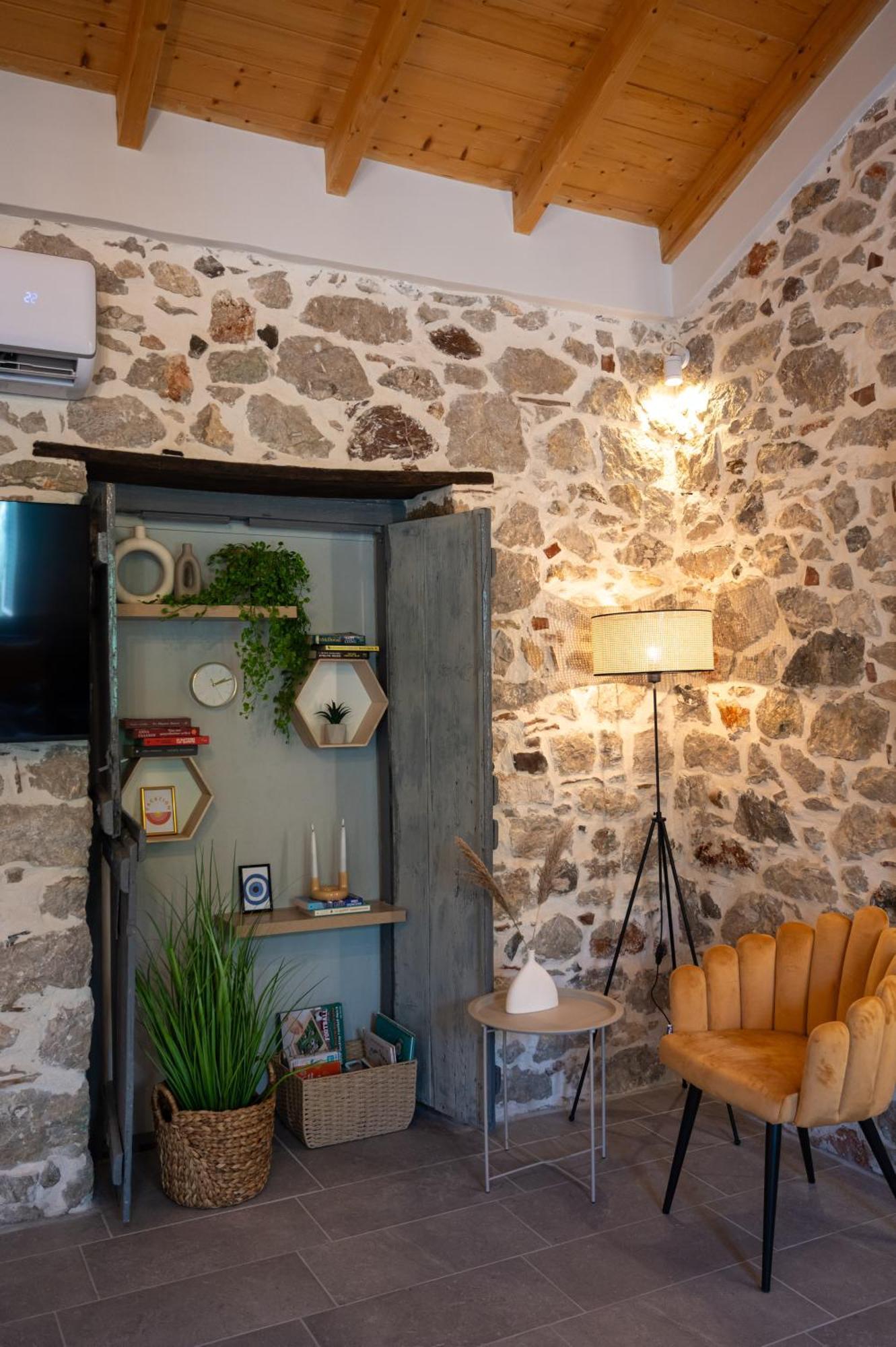 Centro Stone House Tolo