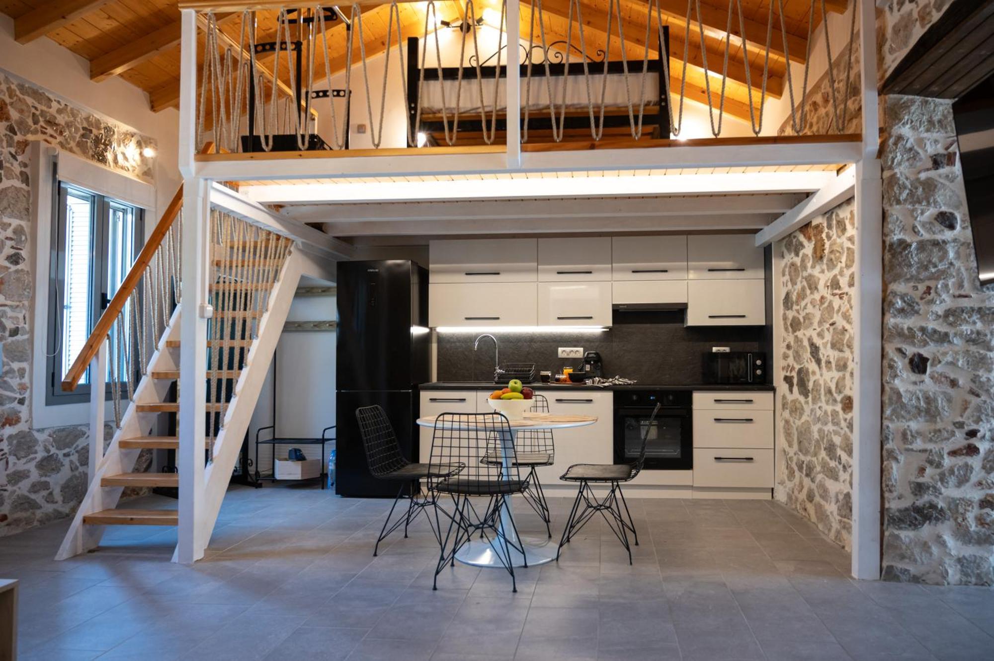 Centro Stone House