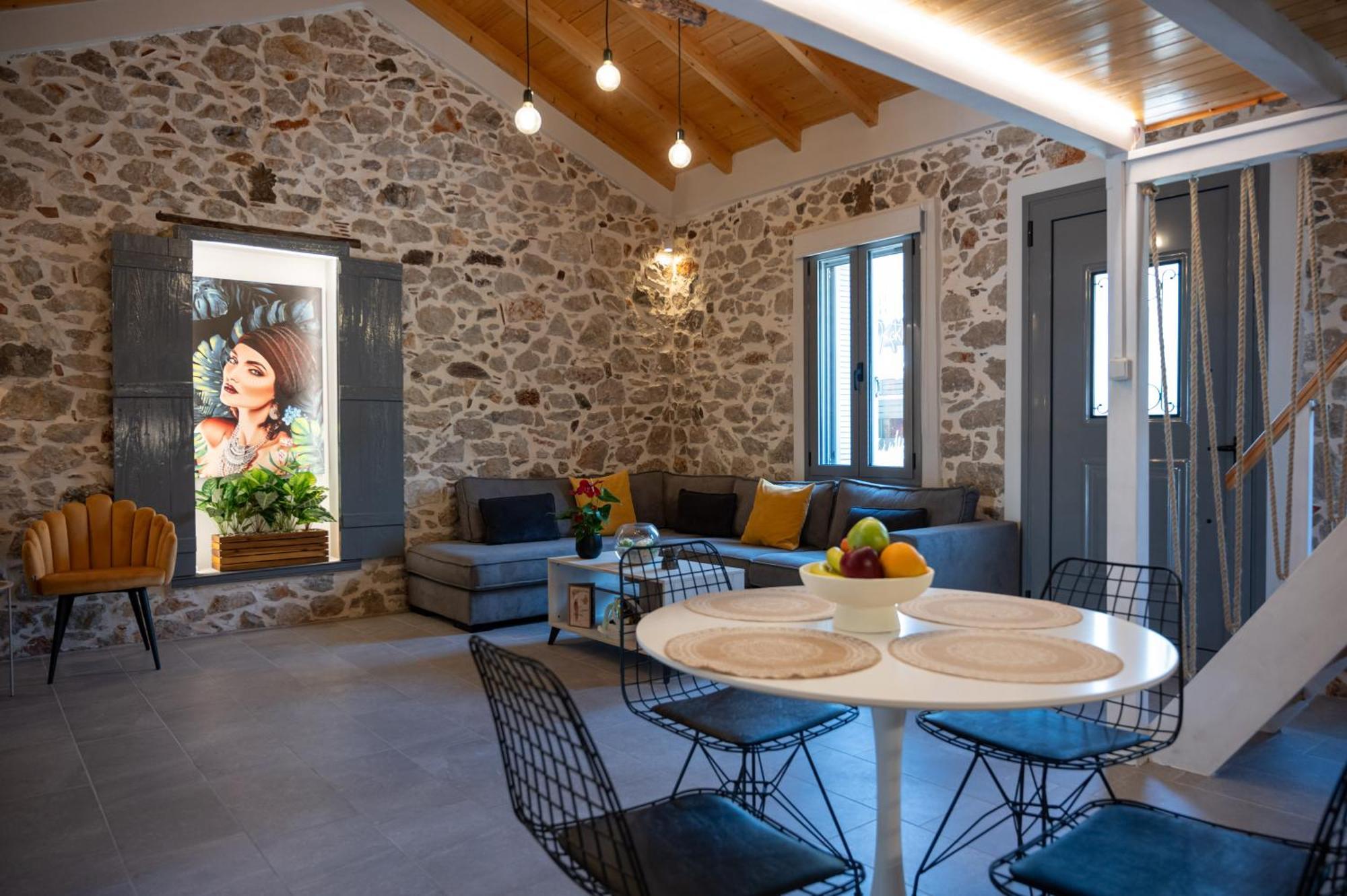 Centro Stone House *
