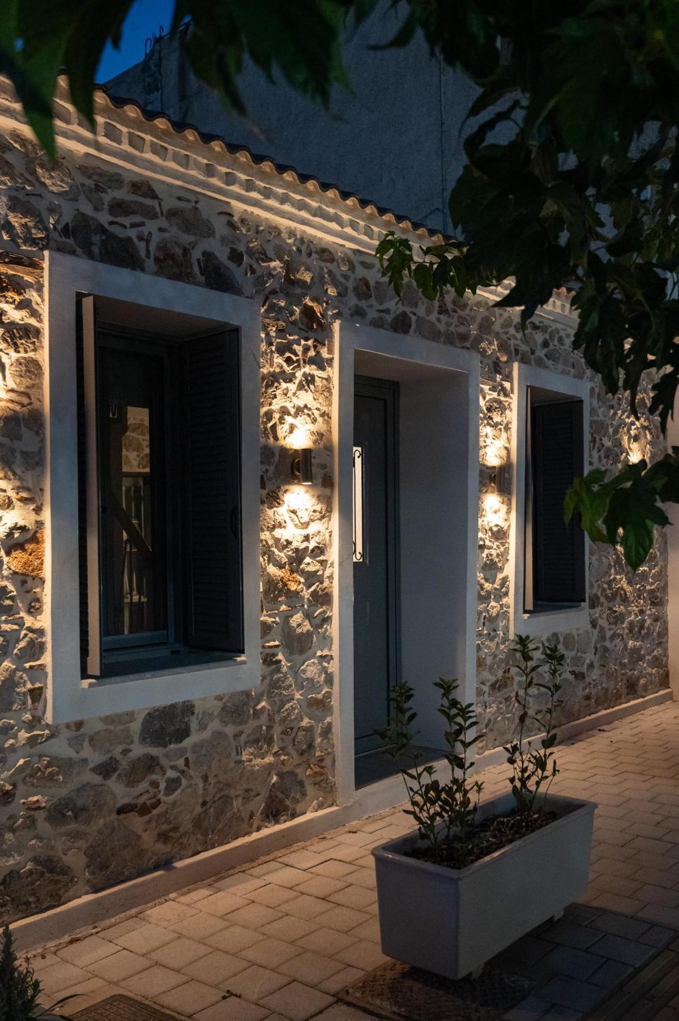 Centro Stone House Tolo